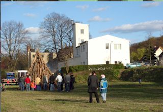 Der Platz hinter dem Gerätehaus